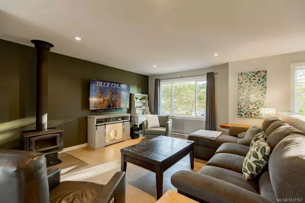 1301 Pine Rd, Ucluelet, BC V0R 3A0