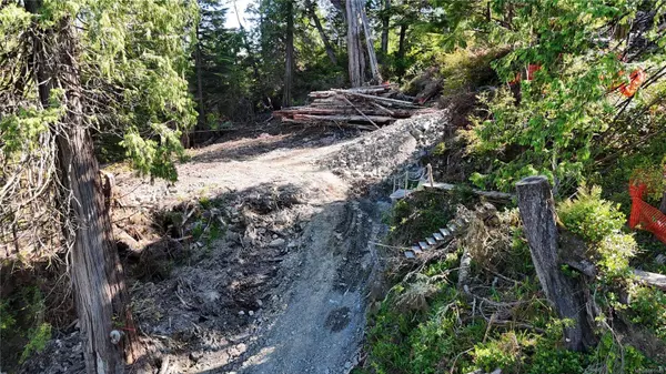 711 & 722 Campbell St, Tofino, BC V0R 2Z0