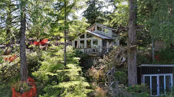 711 & 722 Campbell St, Tofino, BC V0R 2Z0