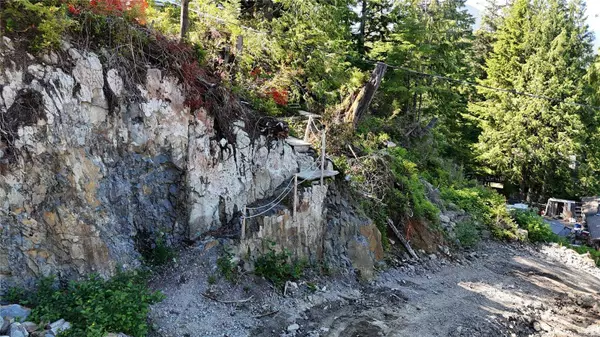 711 & 721 Campbell St, Tofino, BC V0R 0A4