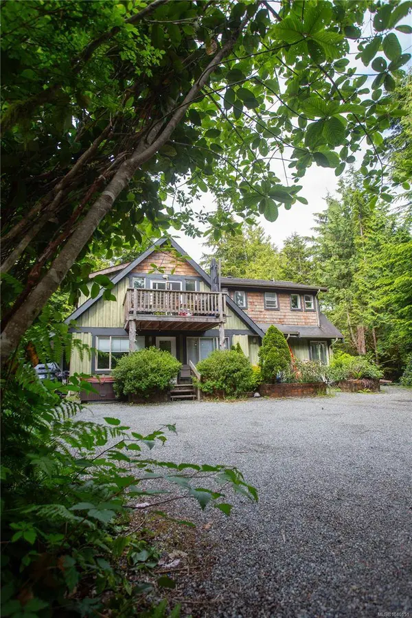 1228 Howard Dr, Tofino, BC V0R 2Z0