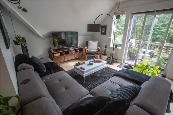 1228 Howard Dr, Tofino, BC V0R 2Z0
