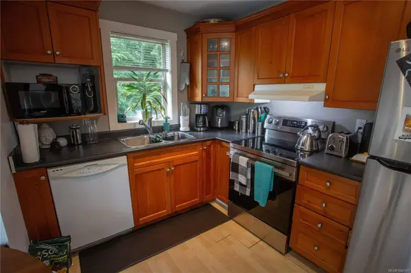 1228 Howard Dr, Tofino, BC V0R 2Z0