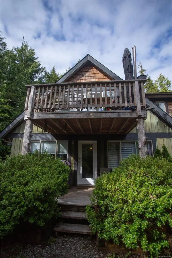 1228 Howard Dr, Tofino, BC V0R 2Z0