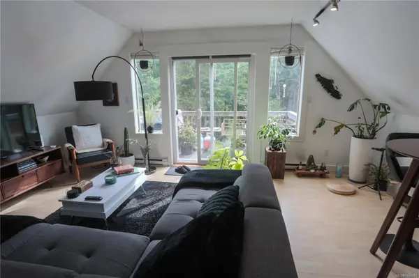 1228 Howard Dr, Tofino, BC V0R 2Z0