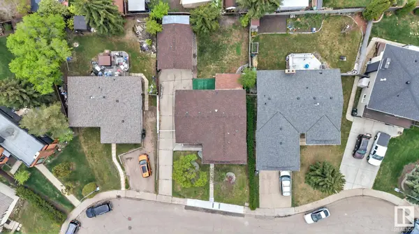1157 75 ST NW, Edmonton, AB T6K 2S4