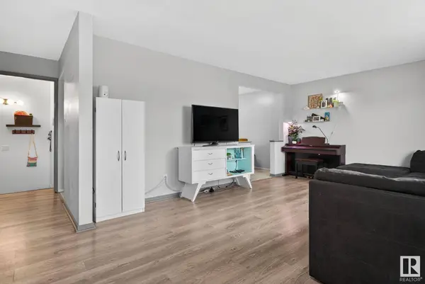 5931 149 AV NW, Edmonton, AB T5A 1V7