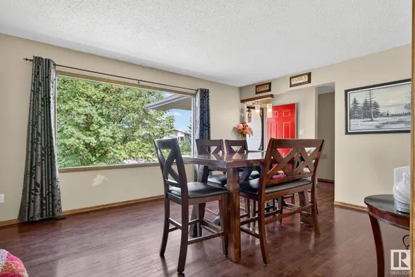 8719 40 AV NW, Edmonton, AB T6K 1G9