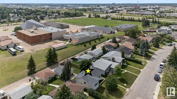 8719 40 AV NW, Edmonton, AB T6K 1G9