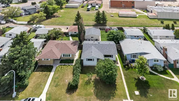 8719 40 AV NW, Edmonton, AB T6K 1G9