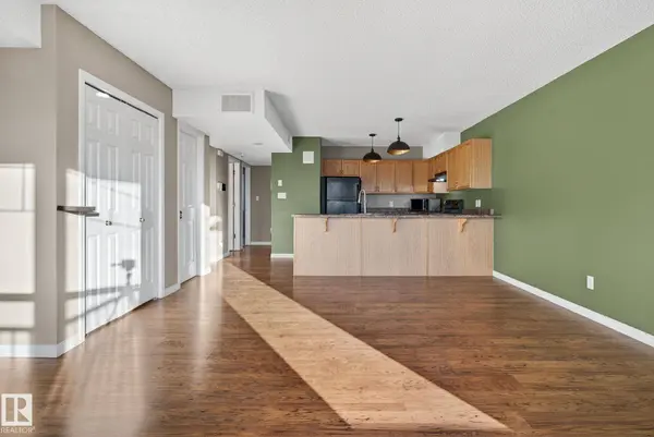 2529 30 AV NW, Edmonton, AB T5T 2A1
