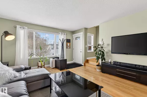 11349 22 AV NW, Edmonton, AB T6J 4V8