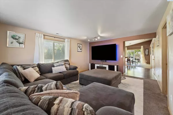 5004 Montague Ln, Pasco, WA 99301