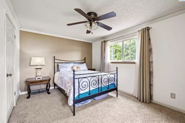 1116 W 27th, Kennewick, WA 99337