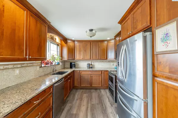 1116 W 27th, Kennewick, WA 99337