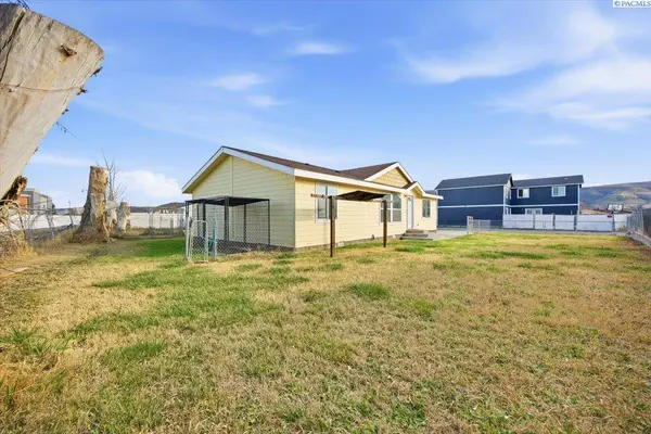 524 New Gate Dr, Prosser, WA 99350