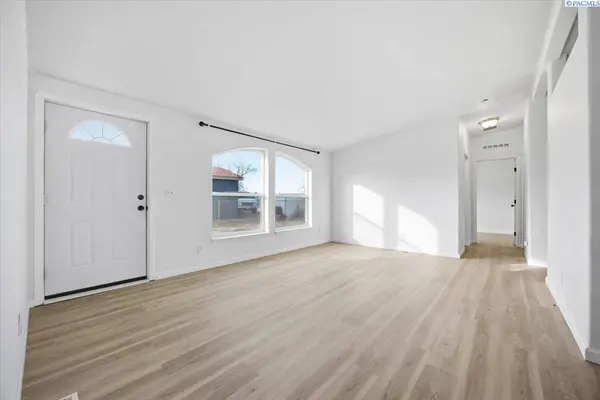 524 New Gate Dr, Prosser, WA 99350