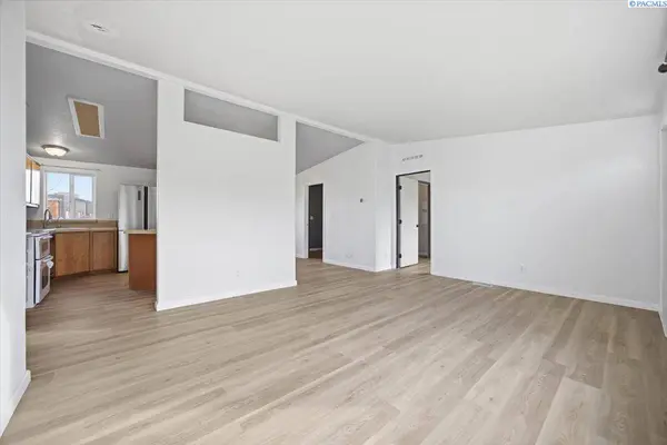 524 New Gate Dr, Prosser, WA 99350