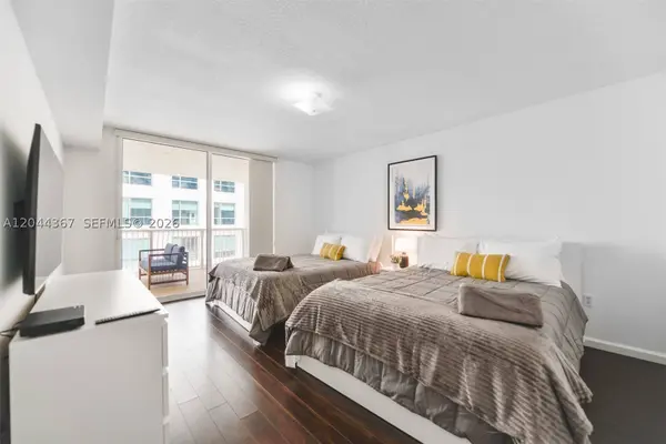1200 Brickell Bay Dr #3614, Miami, FL 33131