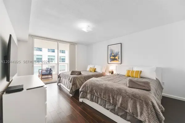 1200 Brickell Bay Dr #3614, Miami, FL 33131