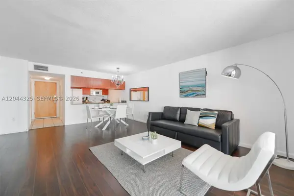 1200 Brickell Bay Dr #3614, Miami, FL 33131