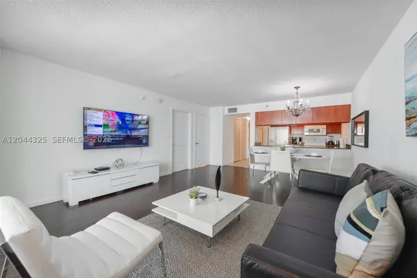 1200 Brickell Bay Dr #3614, Miami, FL 33131
