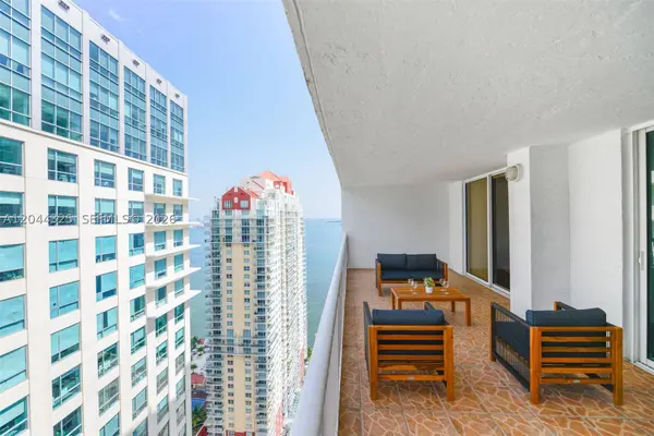 1200 Brickell Bay Dr #3614, Miami, FL 33131