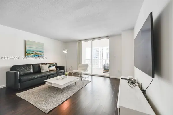 1200 Brickell Bay Dr #3614, Miami, FL 33131