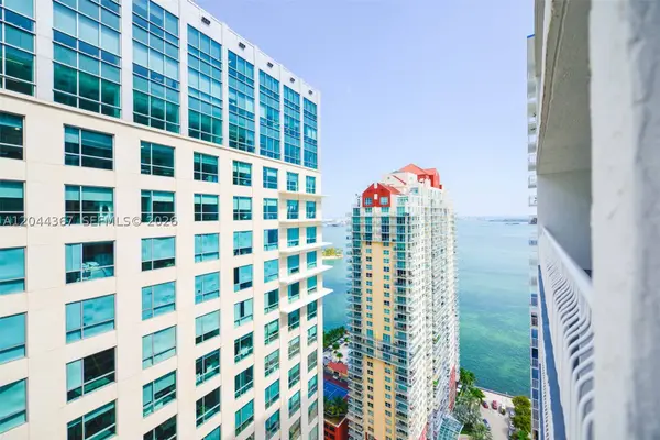1200 Brickell Bay Dr #3614, Miami, FL 33131