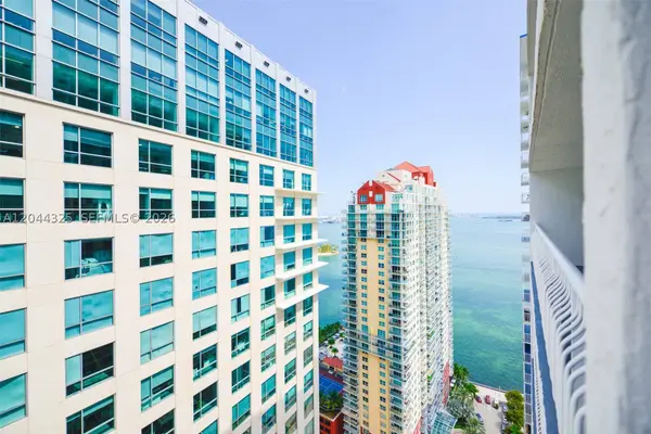 1200 Brickell Bay Dr #3614, Miami, FL 33131