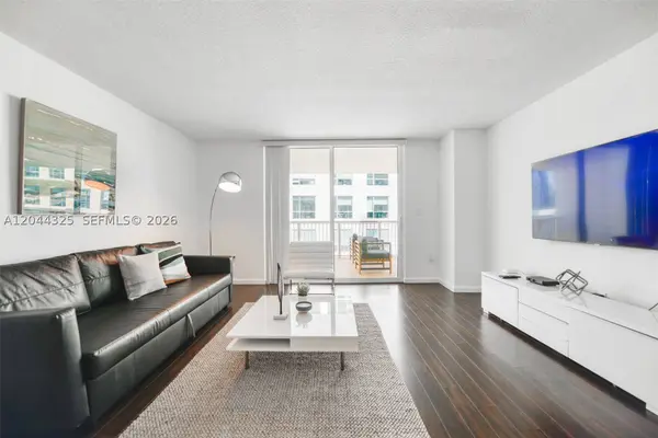 1200 Brickell Bay Dr #3614, Miami, FL 33131