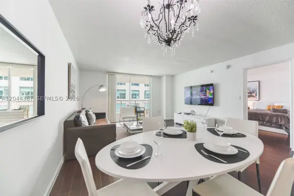 1200 Brickell Bay Dr #3614, Miami, FL 33131