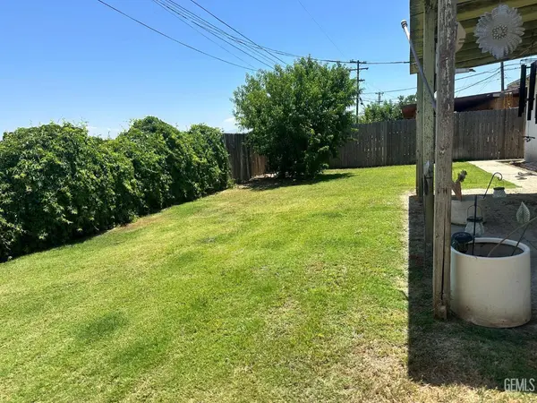 2900 Dore Drive, Bakersfield, CA 93304