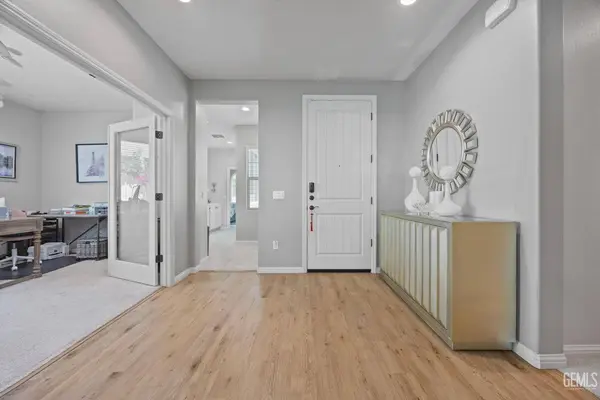 13514 Pixton Avenue, Bakersfield, CA 93311