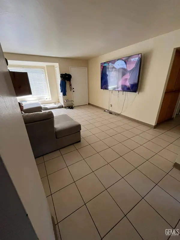6011 Hill Dale, Bakersfield, CA 93306