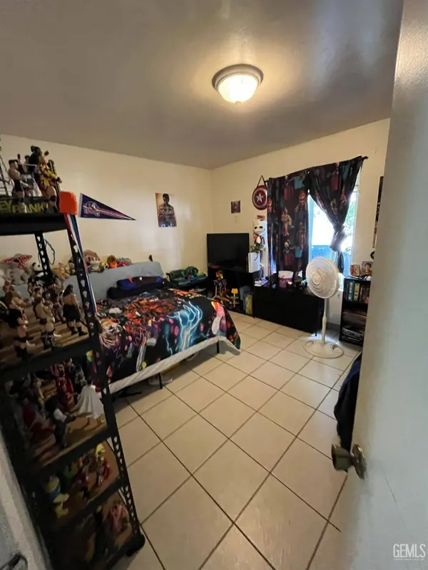 6011 Hill Dale, Bakersfield, CA 93306