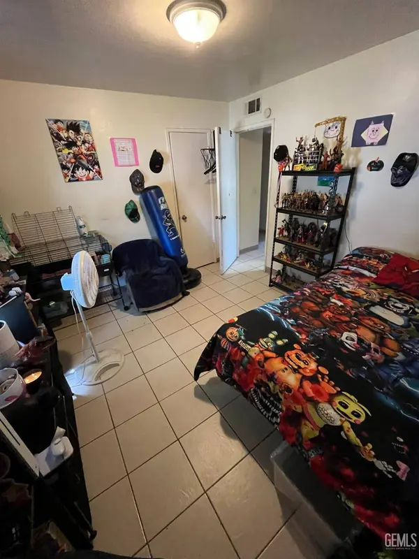 6011 Hill Dale, Bakersfield, CA 93306