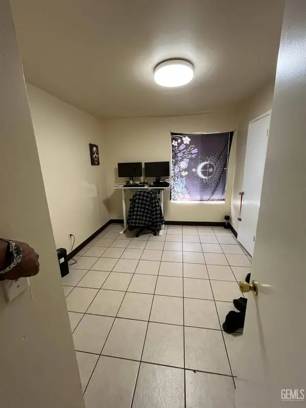 6011 Hill Dale, Bakersfield, CA 93306