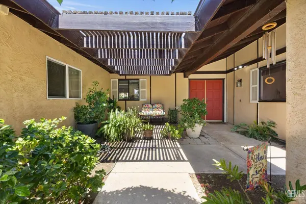 7109 School House Lane, Bakersfield, CA 93309