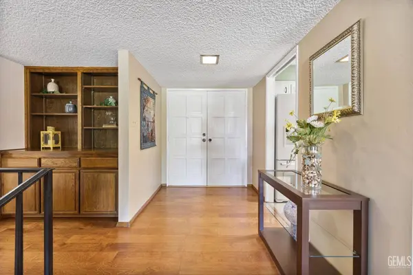 7109 School House Lane, Bakersfield, CA 93309