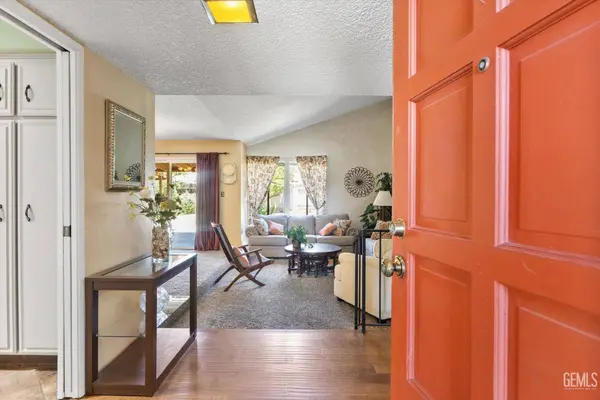 7109 School House Lane, Bakersfield, CA 93309