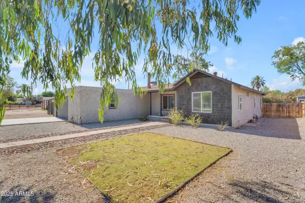 2215 W HIGHLAND Avenue, Phoenix, AZ 85015
