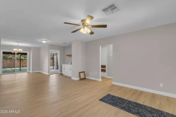 2215 W HIGHLAND Avenue, Phoenix, AZ 85015