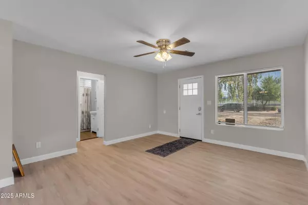 2215 W HIGHLAND Avenue, Phoenix, AZ 85015