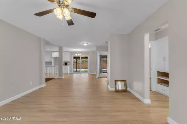 2215 W HIGHLAND Avenue, Phoenix, AZ 85015