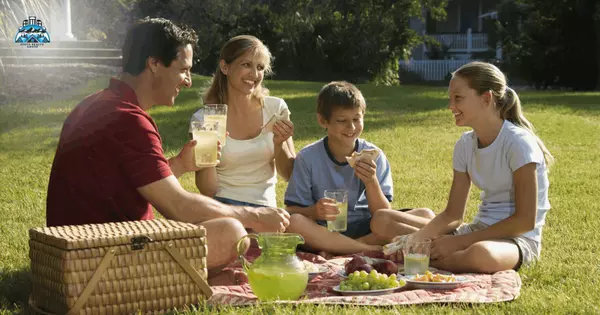 Setting Up a Relaxing Picnic Area in Your Yard