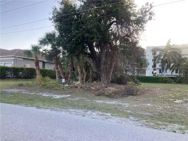 748 Seagrape DR, Marco Island, FL 34145