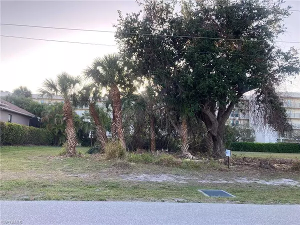 748 Seagrape DR, Marco Island, FL 34145