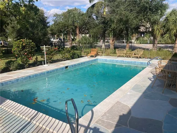 1256 Mistletoe CT, Marco Island, FL 34145