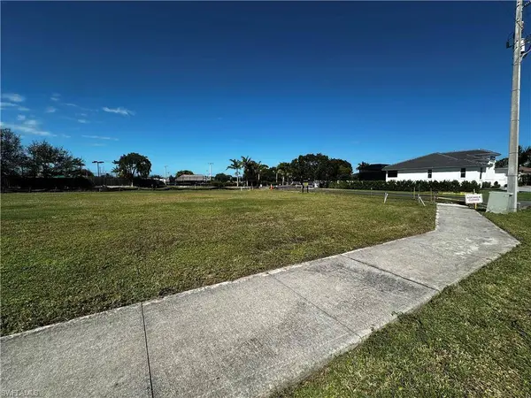 116 Gulfstream ST, Marco Island, FL 34145